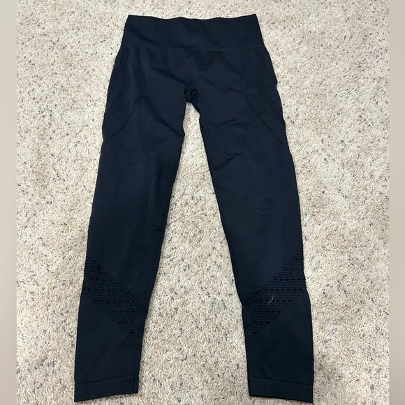 Black Cutout Detail Leggings size M - Picture 1 of 3